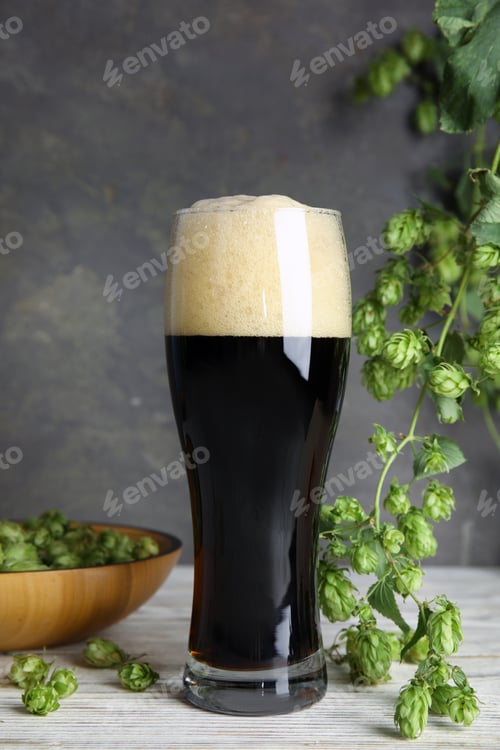 Preview: Composition with tasty beer and fresh green hops on wooden table