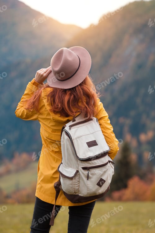 Preview: girl stands on the meadow in the mountain