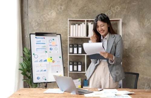 Preview: Pretty Asian businesswoman sitting on a laptop And the work came out successfully and the goal was