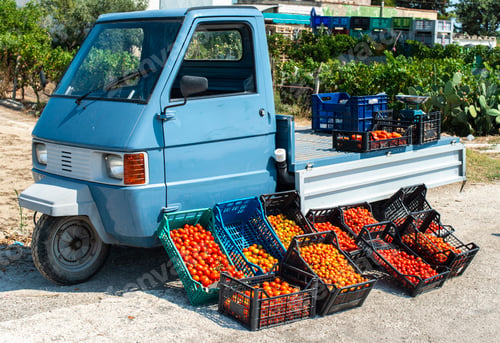 Preview: Small italian apo truck with tomatoes. Farmer sale tomatoes on t