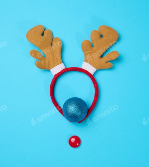 Preview: Christmas deer costume with antlers on the head on a blue background, top view.