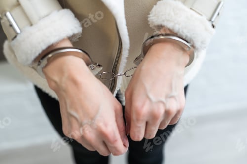 Preview: Handcuffs to catch the criminal