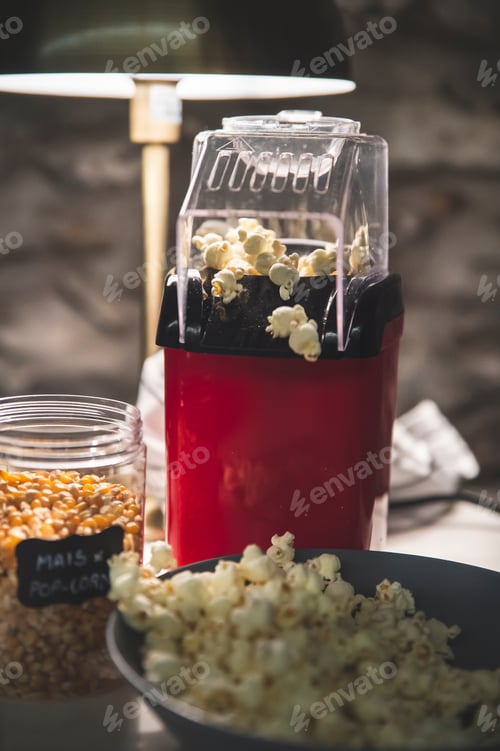 Preview: Popcorn Maker with Kernels and Freshly Popped Corn