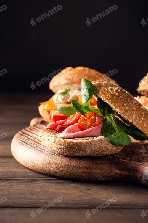Preview: Sandwiche with beef and fresh tomatoes