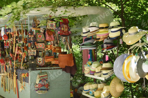 Preview: Outdoor souvenir kiosk in the Park with tourist goods hats, bags, backpacks and various accessories
