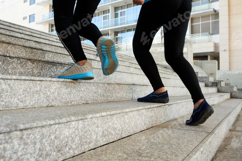 Preview: Jogging girls