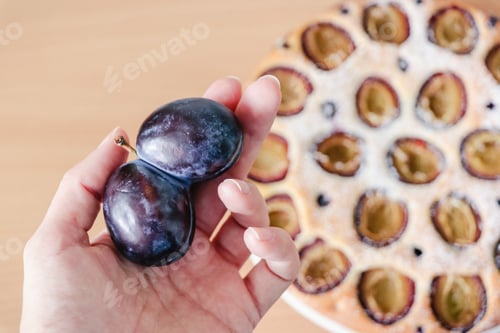 Preview: Twins plum in hand on pie bokeh background