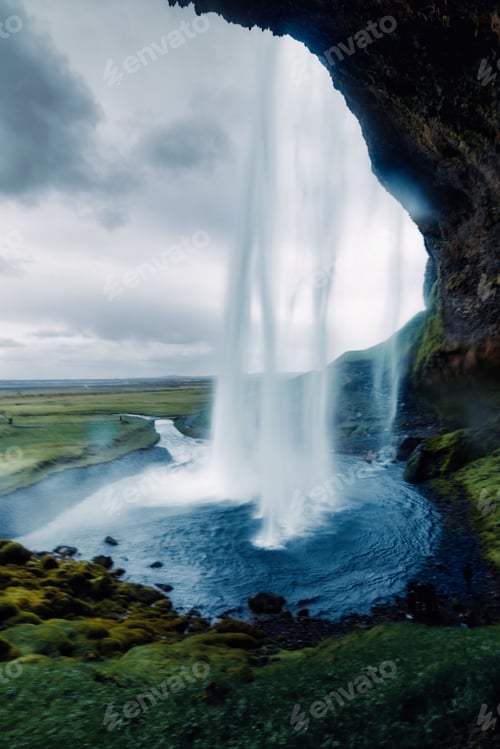 Preview: Seljalandsfoss waterfall in Iceland.
