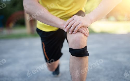 Preview: Man exercising with protective knee bandage