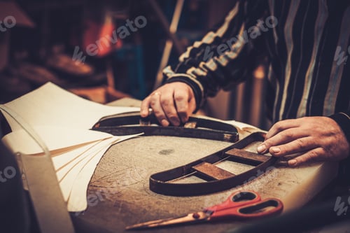 Preview: Shoemaker performs shoes in the studio craft.