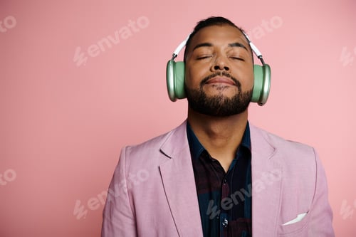 Preview: Rhythmic harmony: young man grooving with headphones