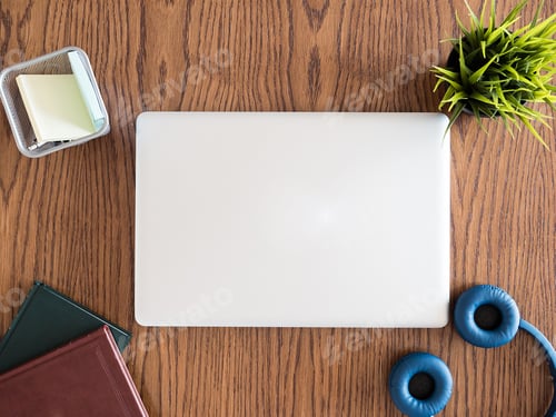 Preview: Closed computer on a businessman desk