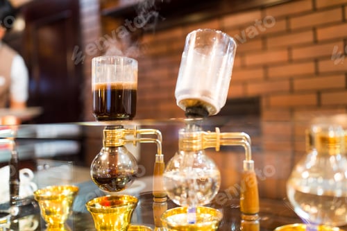 Preview: Siphon vacuum coffee maker on cafe bar