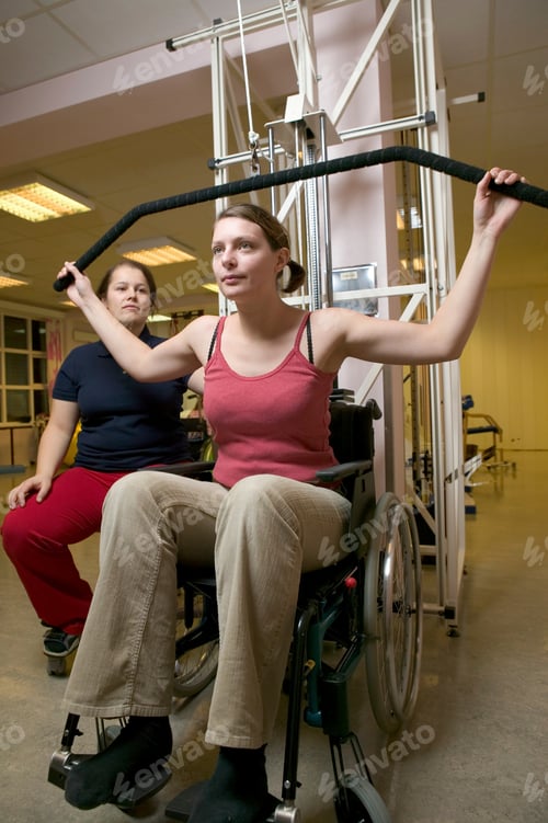 Preview: Disabled woman weight lifting