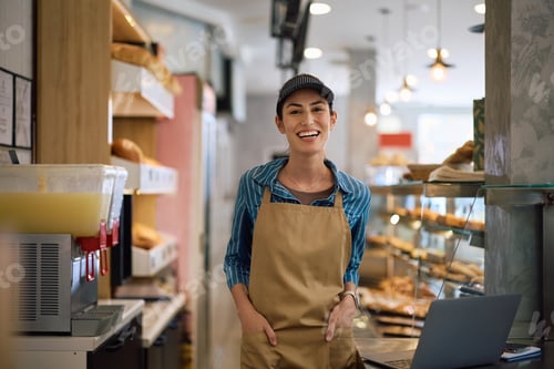Preview: Portrait of confident female bakery worker looking at camera.