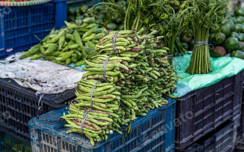 Preview: fresh green vegetables at the farmer's market