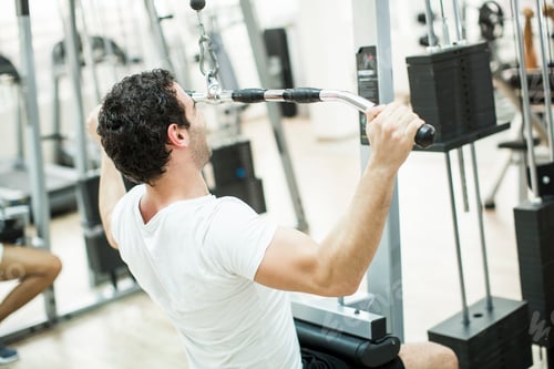 Preview: Young man training in the gym