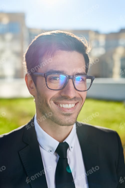 Preview: Man in eyeglasses