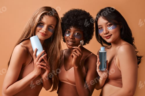 Preview: Multiethnic women on beige background