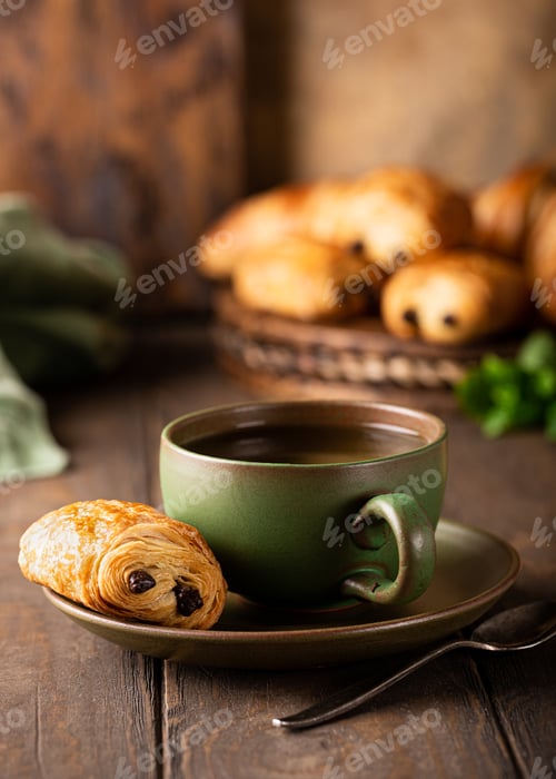 Preview: Green cup of tea with mini chocolate bun