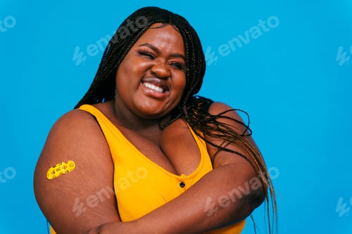 Vista previa: Personas que reciben la vacuna contra el virus de la covid-19 y la vacunación contra el coronavirus