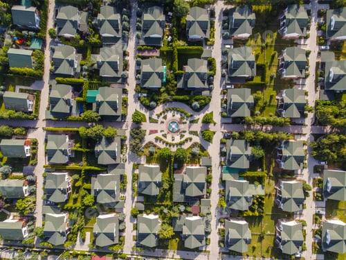 Preview: Top-down view of a symmetrical resort with houses and pathways