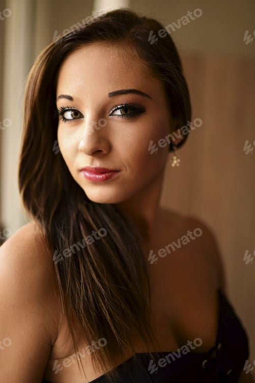 Preview: Glamour Portrait Of Beautiful Woman