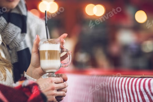 Preview: Young couple on a date