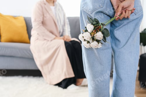 Preview: Girl Hiding Flower Bouquet for Mo