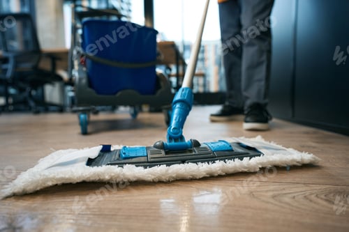 Preview: Work of cleaning company specialists in the coworking area