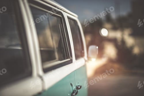 Preview: Cute old-fashioned campervan