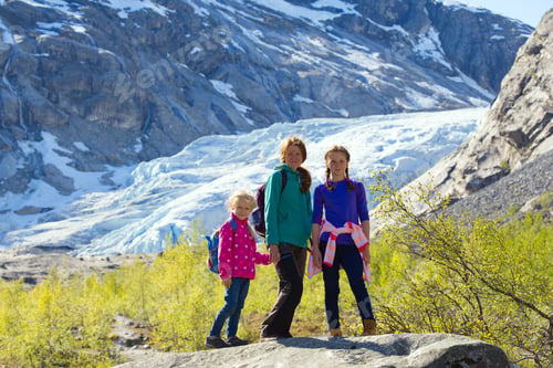 Preview: mother and daughters on a Nigardsbreen glacier