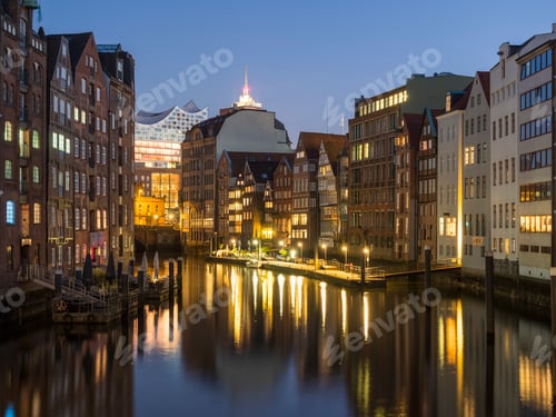 Preview: Germany, Hamburg, Nikolai canal with Elbphilharmonie in the background