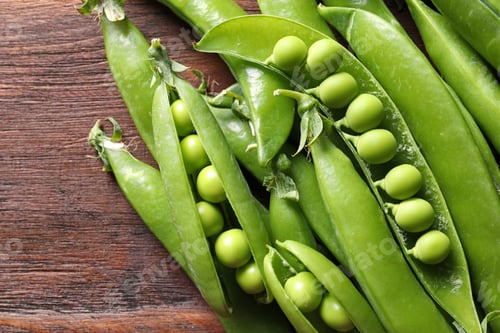 Preview: Fresh green peas on wooden background, closeup