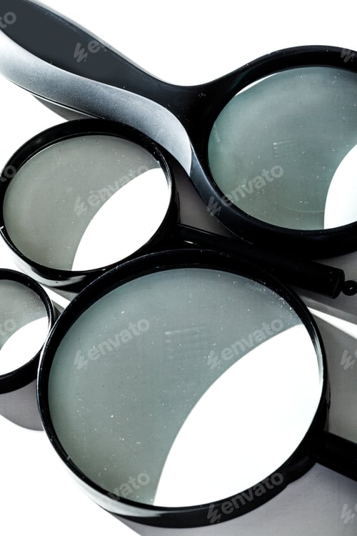 Preview: Magnifying glass isolated on white