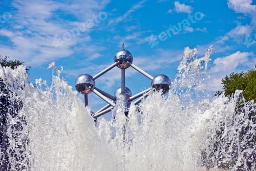 Preview: Modern fountain with sculpture