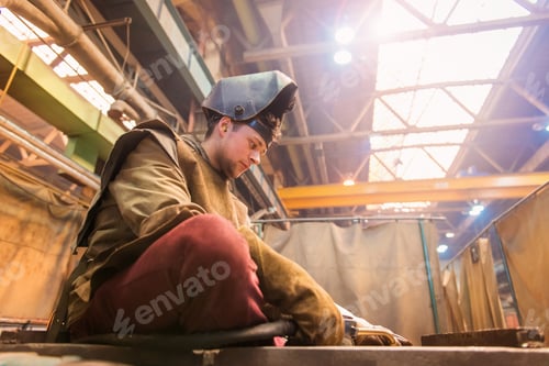 Preview: Man welding