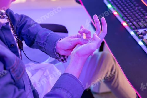 Preview: Asian Gamer Grab His Palm with Pain Suffer From Trigger Finger
