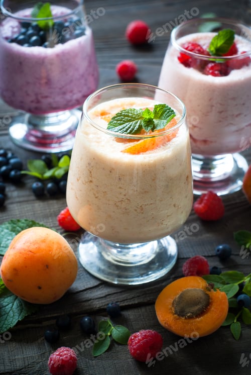 Preview: Yogurt with berries.
