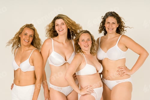 Preview: Women in underwear