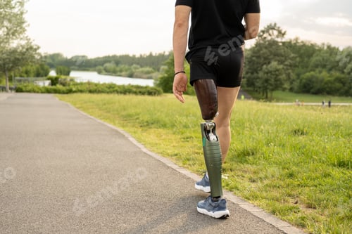 Preview: Details of a walk of a young man with prosthetic leg