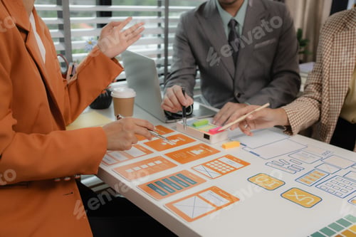 Preview: the development team is consulting on the design of the website UX UI, they are working on project o