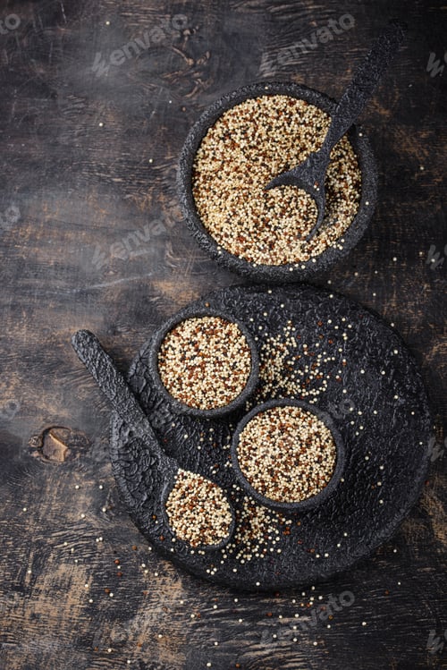 Preview: Red, white and brown quinoa.