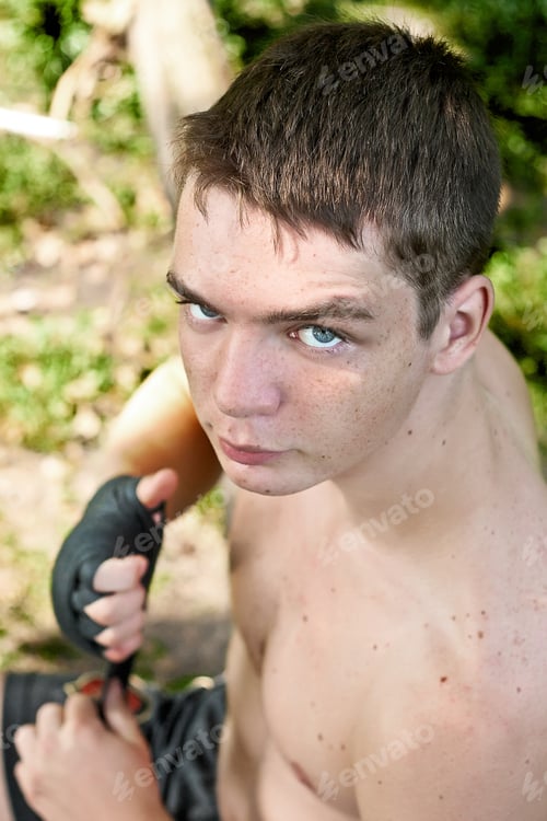 Preview: portrait of young man, sportive, boxer