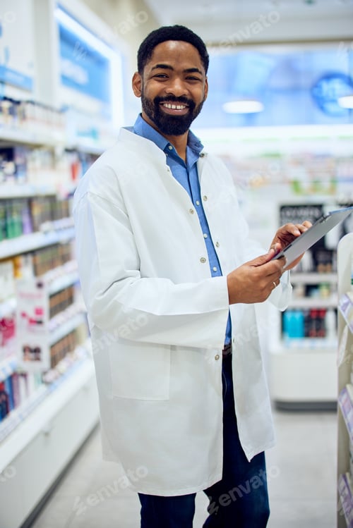 Preview: Smiling Pharmacist Holding a Tablet in a Modern Pharmacy Setting