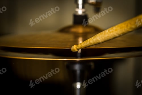 Preview: plays a drum stick on the hi-hat or ride cymbal