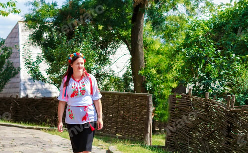 Preview: sets of Ukrainian traditional wreaths against the leaves background