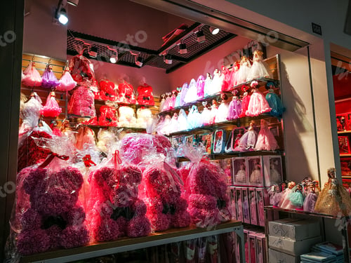 Preview: small shop selling dolls and plush toys