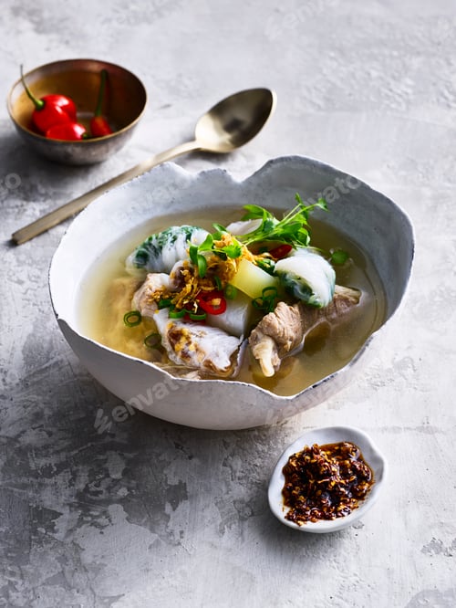 Preview: A bowl of Asian noodle soup with garnishes