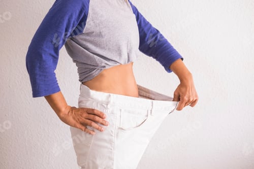 Preview: beautiful woman showing her old big pantalon after losing weight ah home